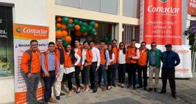 Equipo comercial y administrativo de la primera oficina de Contactar en Acacías (Meta).